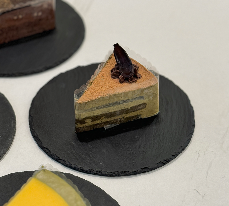 Houjicha Mousse with Yuzu Jelly Cake